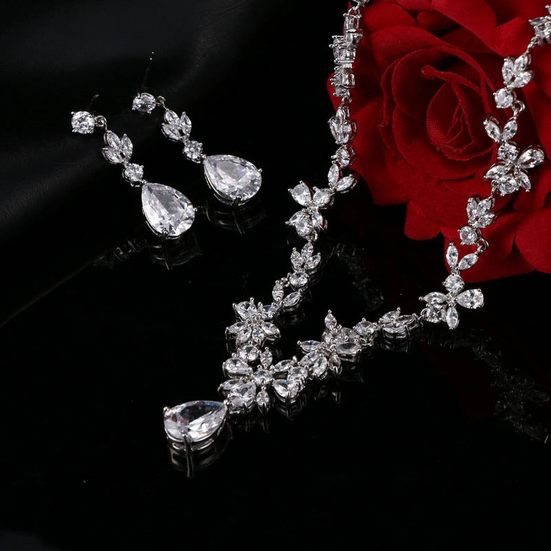 Set Gioielli Donna con Cristalli Bianchi e Perle - Collana e Orecchini Eleganti - - cristalli donne gioielli gioielli cristalli jewelry necklace Necklaces for Women perle - Concept Palermo
