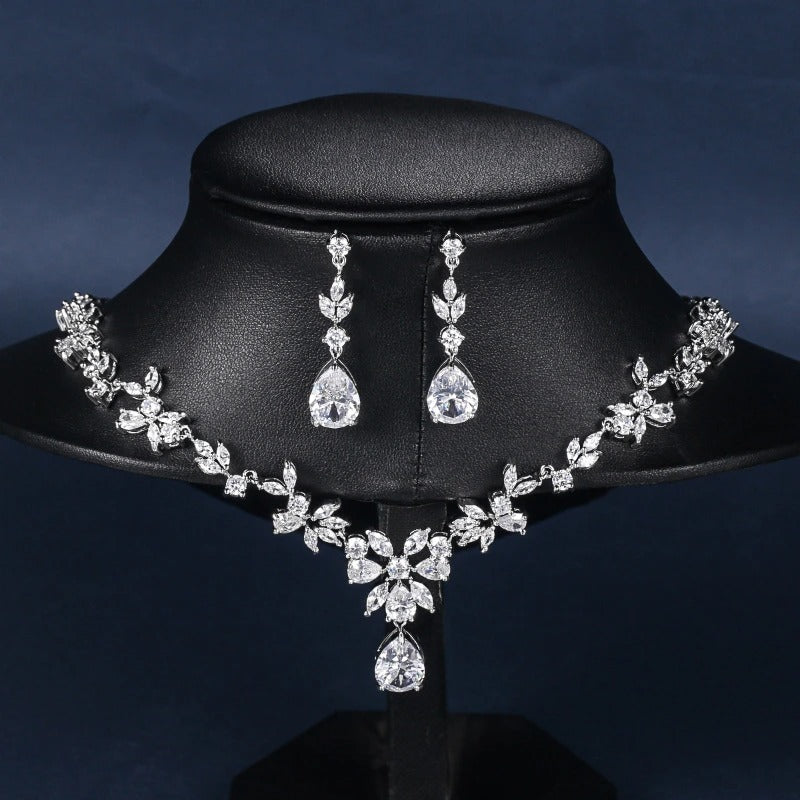 Set Gioielli Donna con Cristalli Bianchi e Perle - Collana e Orecchini Eleganti - - cristalli donne gioielli gioielli cristalli jewelry necklace Necklaces for Women perle - Concept Palermo