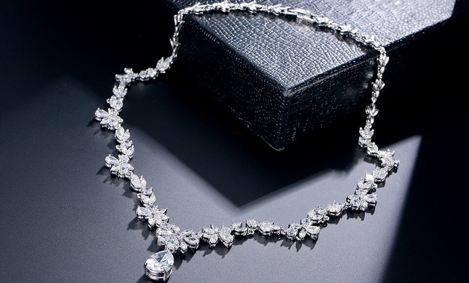 Set Gioielli Donna con Cristalli Bianchi e Perle - Collana e Orecchini Eleganti - - cristalli donne gioielli gioielli cristalli jewelry necklace Necklaces for Women perle - Concept Palermo