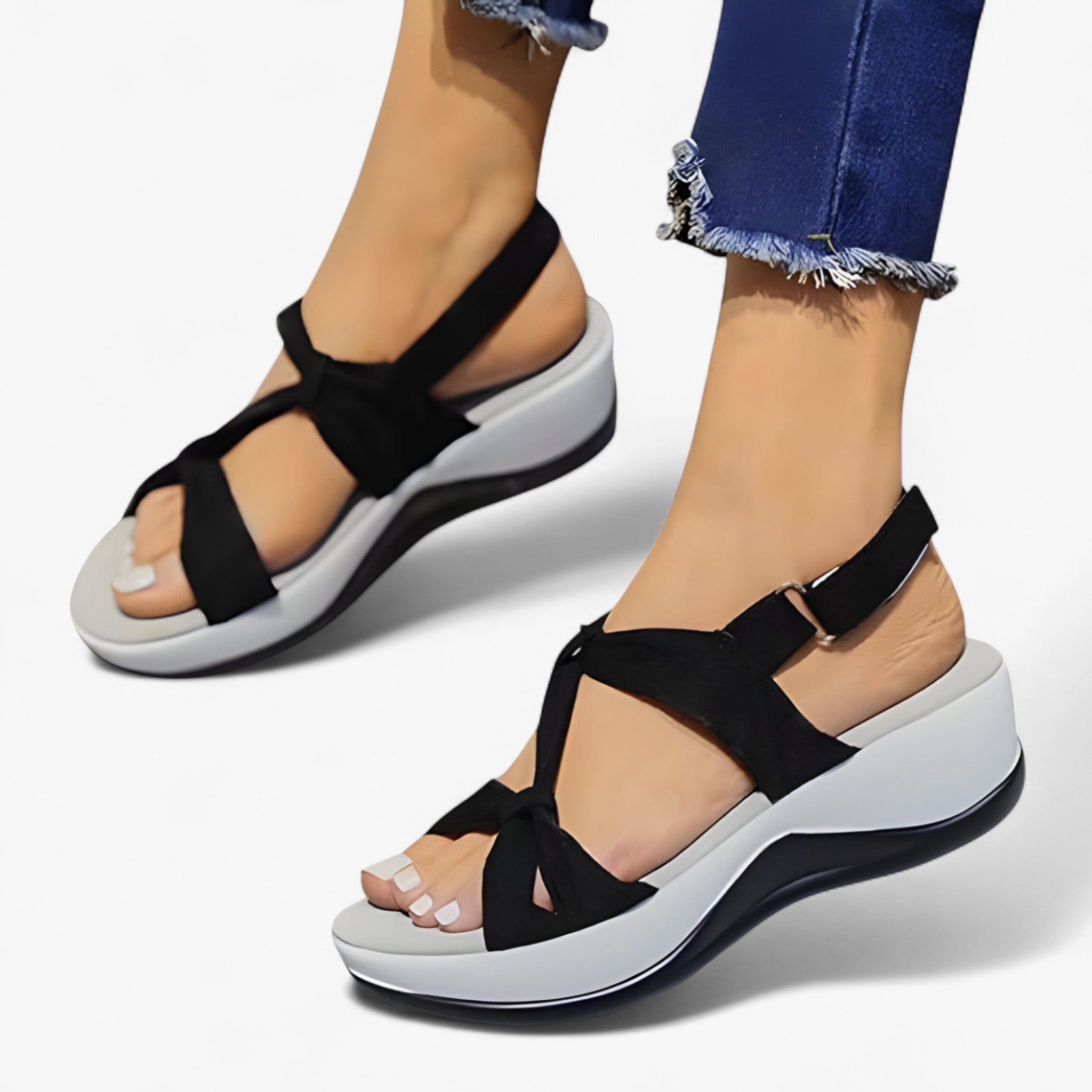 Sandalias de verano cómodas para mujer en piel negra con cuña baja