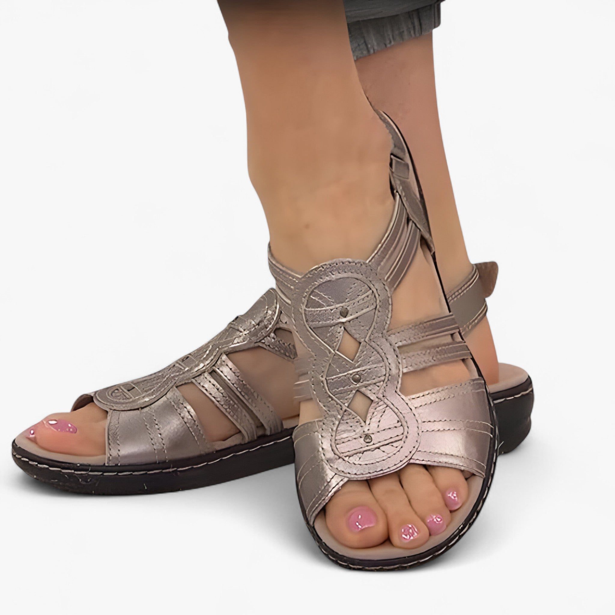 Komfortable og elegante sorte damesandaler i læder med lav kilehæl