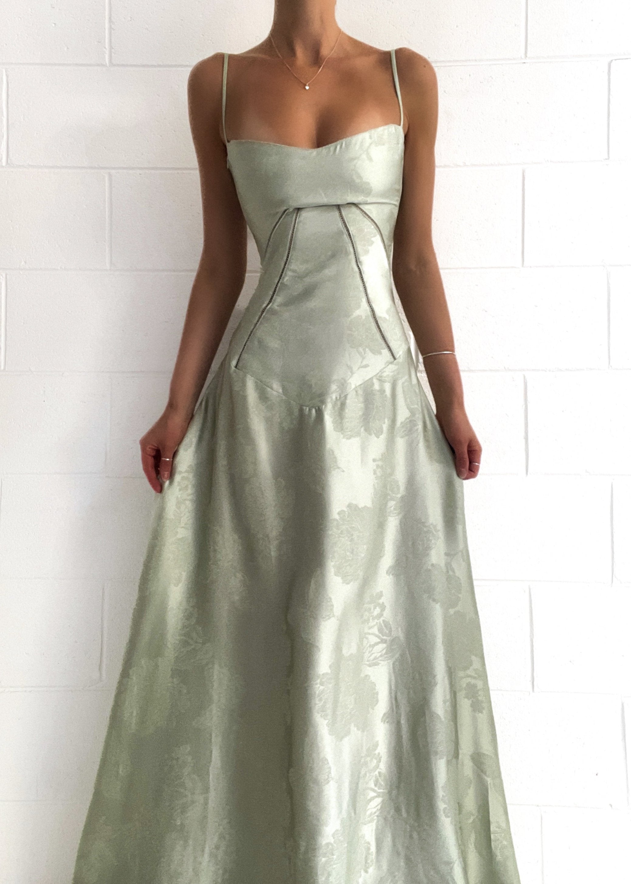 Abito da Sera Lungo Floreale Donna - - abbigliamento formale abiti da sera abito abito da sera abito elegante abito floreale abito lungo abito romantico abito sera dettagli raffinati donna floreale moda donna sera serate speciali vestito matrimonio - Concept Palermo