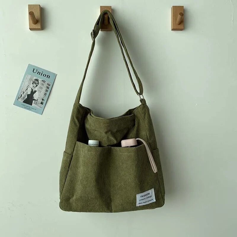 Borsa Tracolla Donna in Velluto Nero Elegante con Catena Oro - Verde - accessori moda borsa borsa a tracolla borsa elegante borsa in velluto borsa nera borsa piccola da donna borsa tracolla borse a mano borse casual borse di lusso design senza tempo donna organizzatore borsa tracolla velluto - Concept Palermo