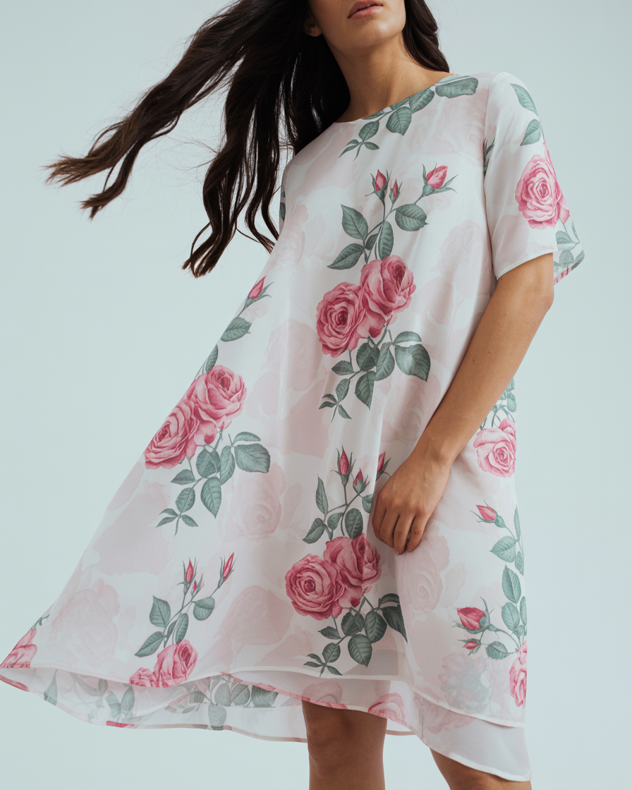 Abito Donna Elegante in Chiffon Rosso con Dettagli Petalo, Ideale per Cerimonie - - abbigliamento alla moda abito abito da sera abito donna abito elegante chiffon chiffon rosso design floreale donna dresses outfit elegante petali silhouette A-line spalline regolabili vestito estivo vestito leggero - Concept Palermo