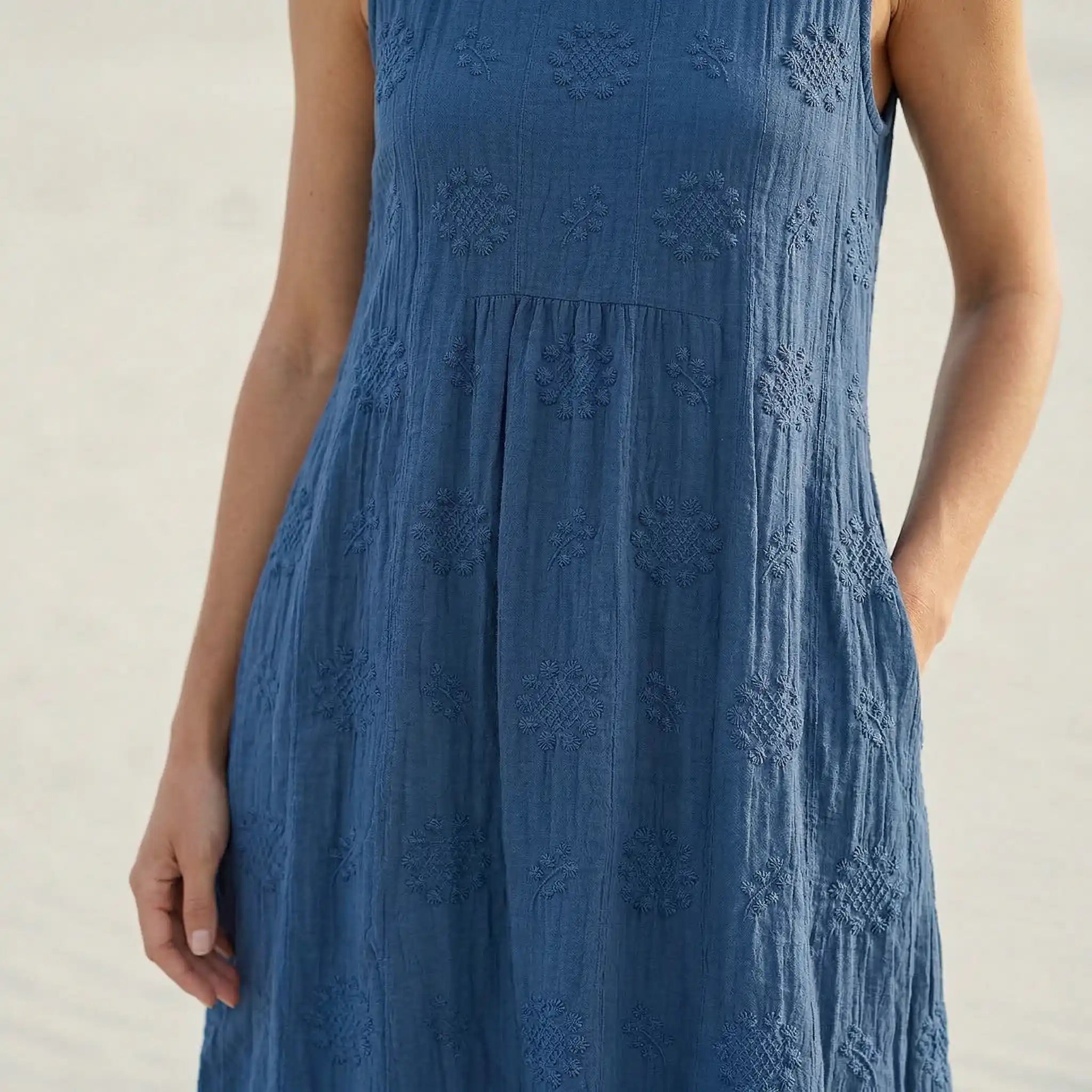Élodie | Abito oversize elegante senza maniche con ricami per un look sofisticato - - abito abito elegante abito estivo abito ricamato abito senza maniche dresses look maniche oversize ricami sofisticato stile boho vestito donna élodie - Concept Palermo
