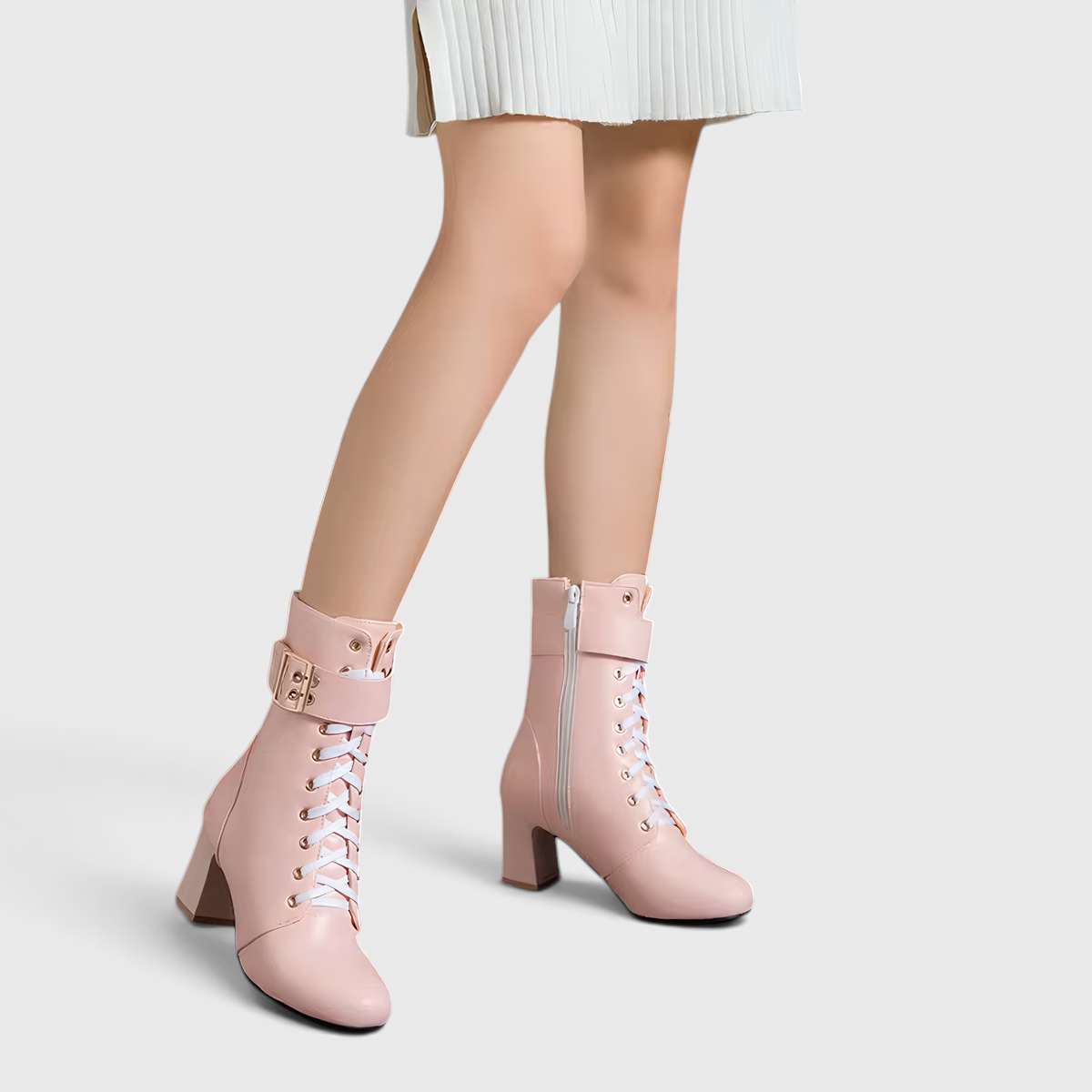 Botines al tobillo con cordones y correa ajustable