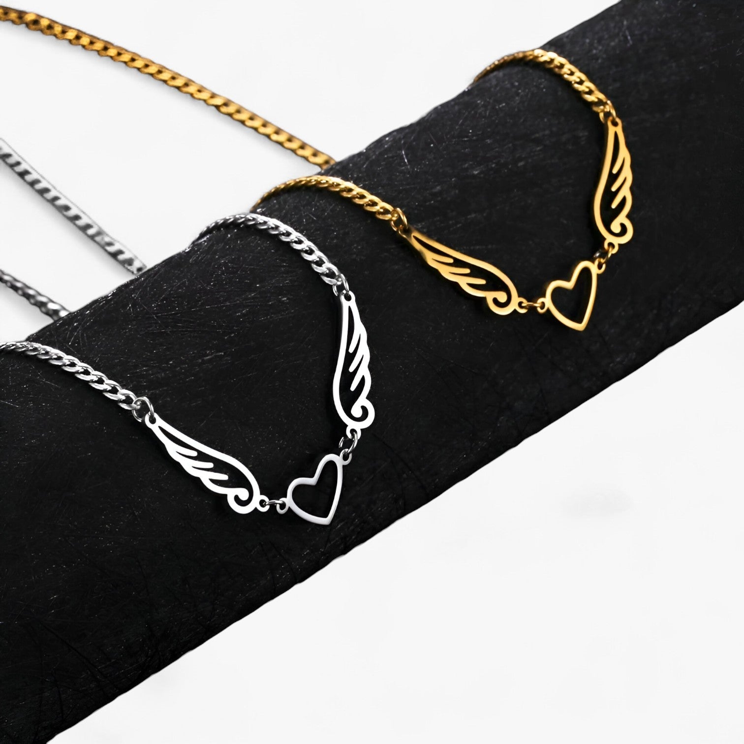 Collana in acciaio inossidabile a forma di cuore e ali d'angelo di Skyrim Lana Donna - - acciaio angelo collana collana acciaio cuore donna forma inossidabile Necklace NECKLACES Necklaces for Women - Concept Palermo