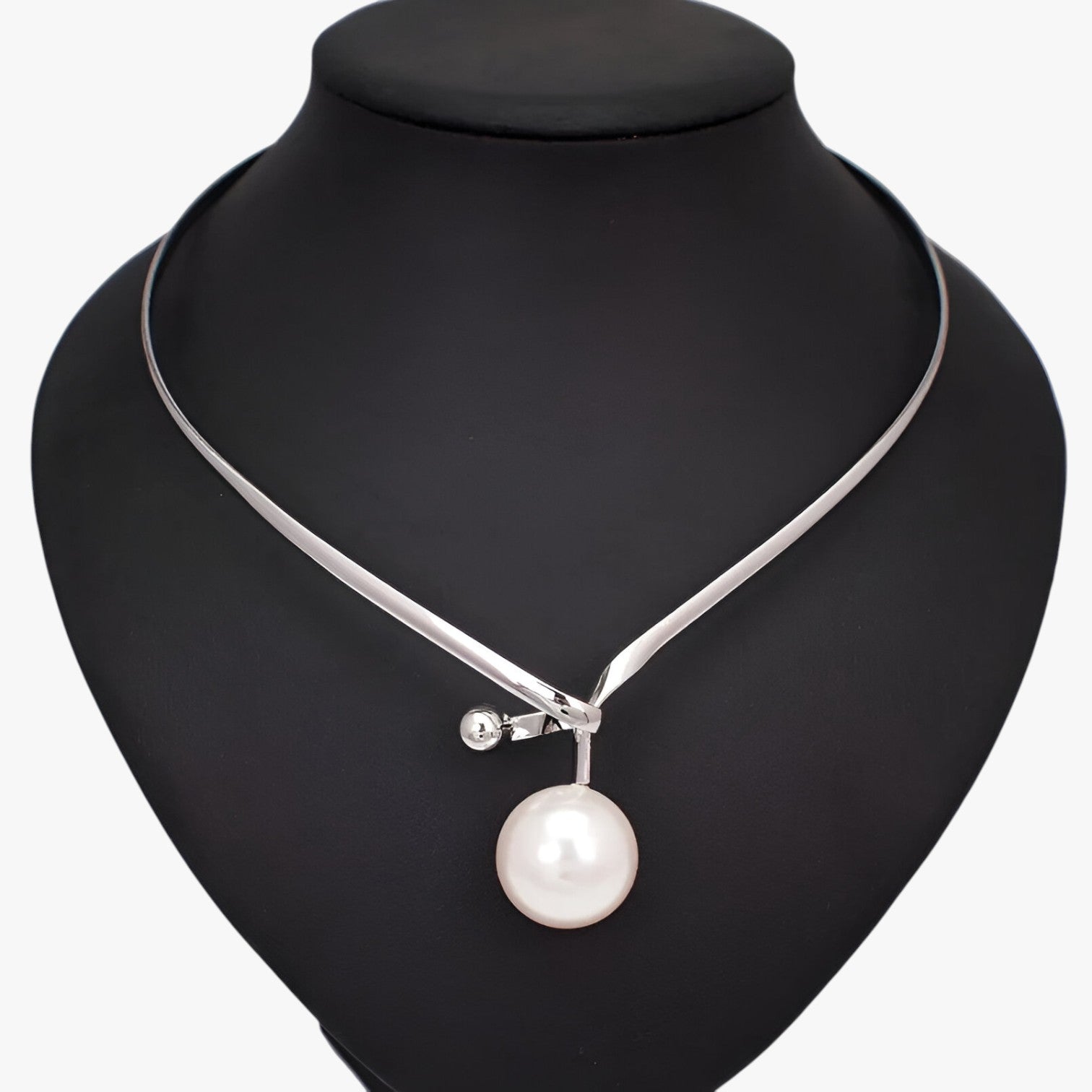 Choker con pendente a forma di perla per un look raffinato Donna - Colore Argento - choker choker pendente donna elegant womens necklaces Fashion Necklaces forma jewelry look Necklace Necklaces for Women pendente perla - Concept Palermo