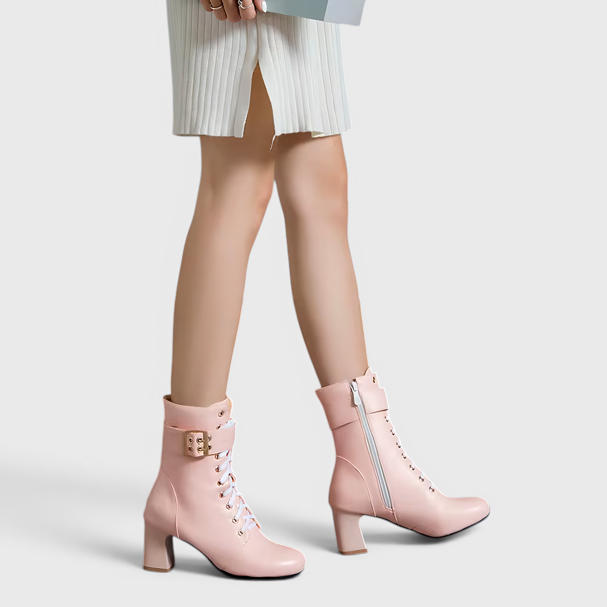Botines al tobillo con cordones y correa ajustable