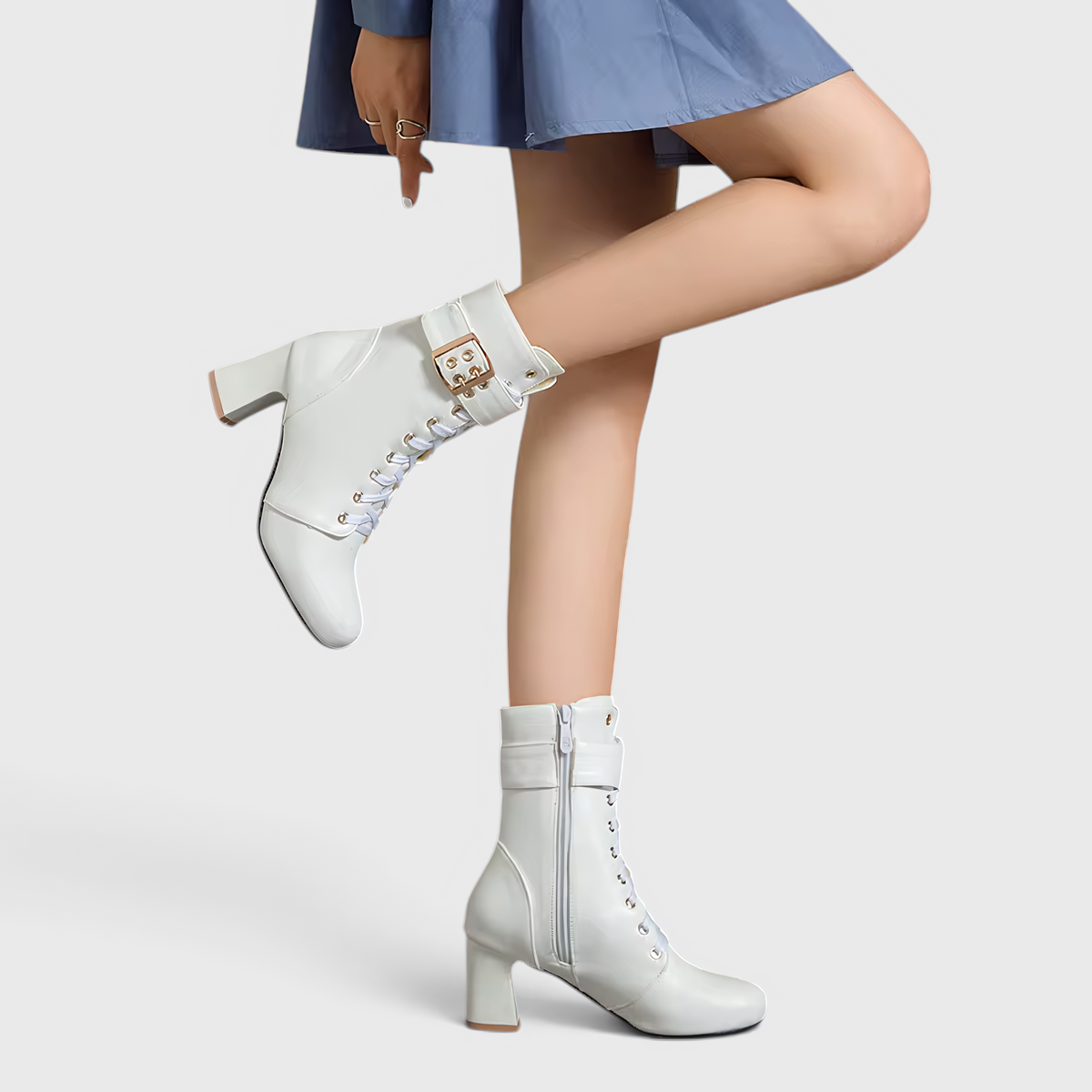 Botines al tobillo con cordones y correa ajustable