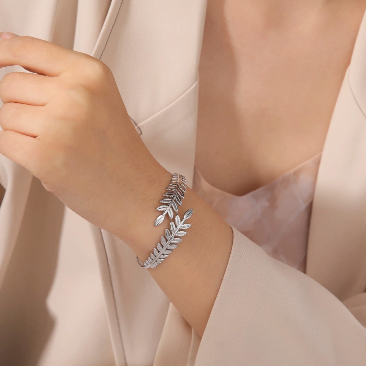 Bracciale Boho Dorato con Foglia d’Alloro – Eleganza Classica che Ispira - - alloro boho bracciale bracciale boho BRACELET BRACELET FOR WOMEN BRACELETS bracelets for women classica eleganza foglia ispira - Concept Palermo