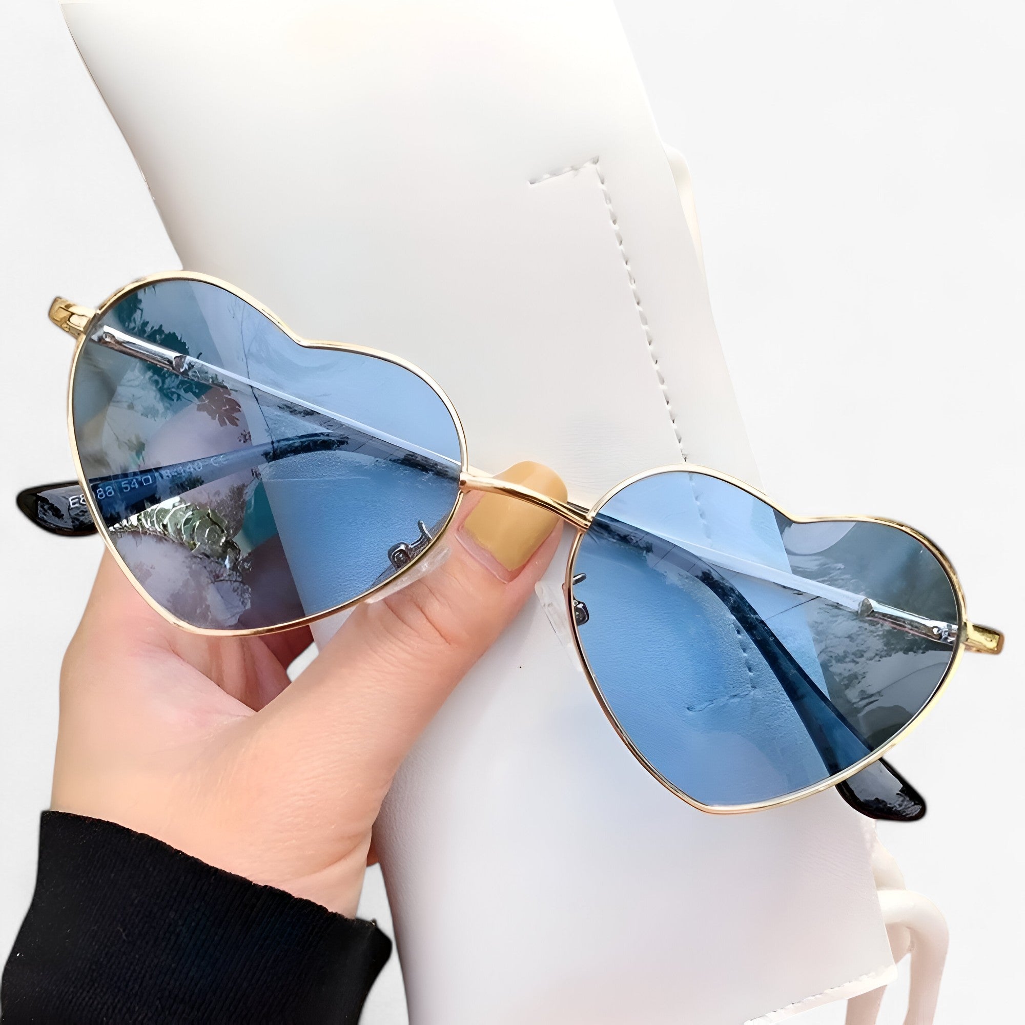Occhiali da sole a forma di cuore con gradiente - Colori chiari e acidi - - acidi chiari colori cuore forma gradiente occhiali occhiali sole sun glasses WOMEN womens fashion - Concept Palermo