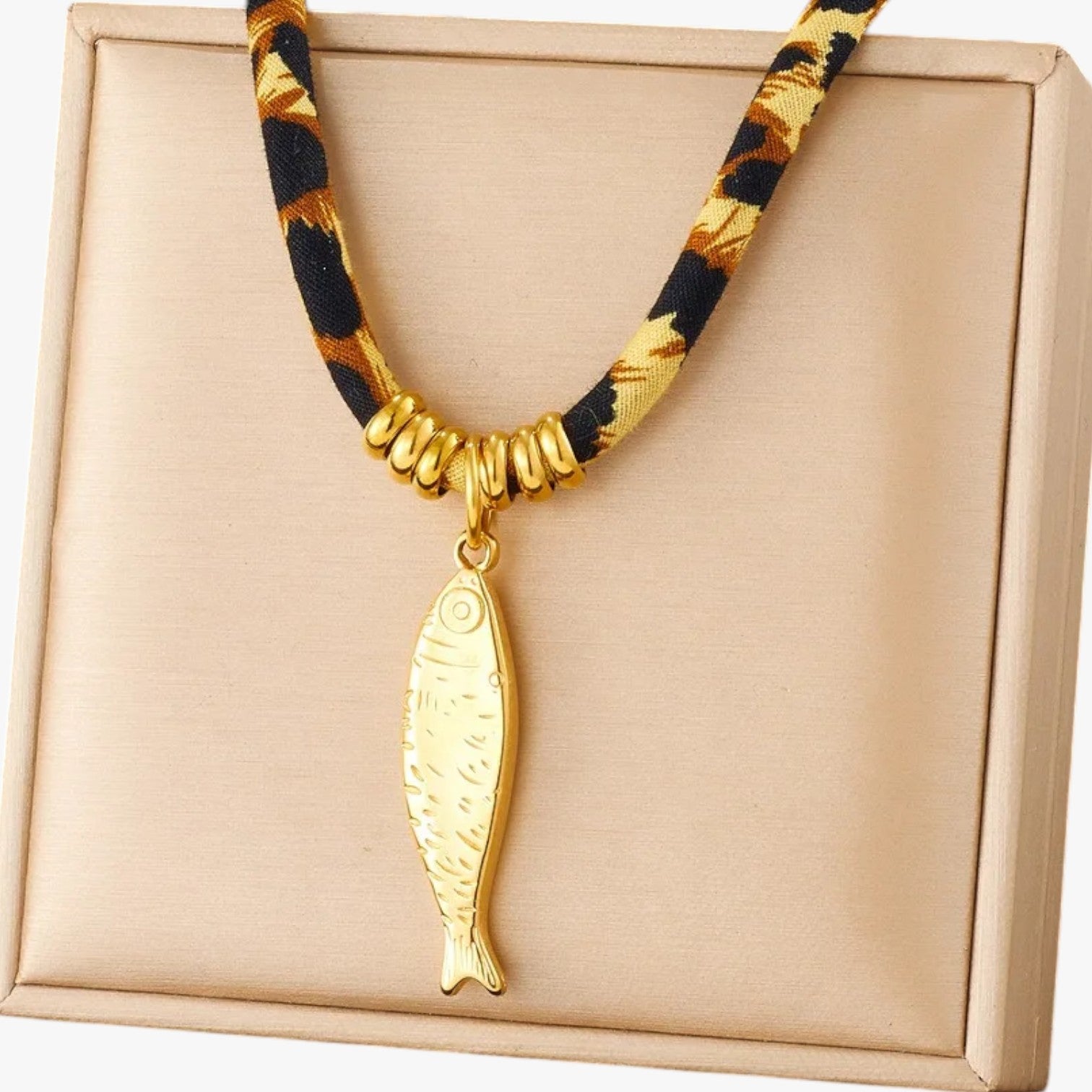 Collana Charm Leopardo con Dettagli Oro Stile Unico e Regalo Lana - - charm collana collana charm dettagli Fashion Necklaces jewelry lana leopardo necklace NECKLACES Necklaces for Women regalo - Concept Palermo