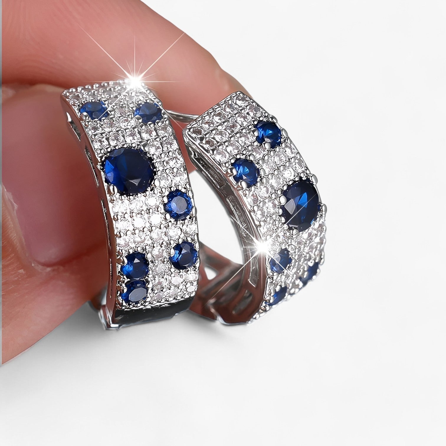 Orecchini in zirconia dorata – Splendido stile per donne Donna - - Accessories Jewelry donna donne dorata EARRINGS jewelry orecchini orecchini zirconia splendido stile - Concept Palermo