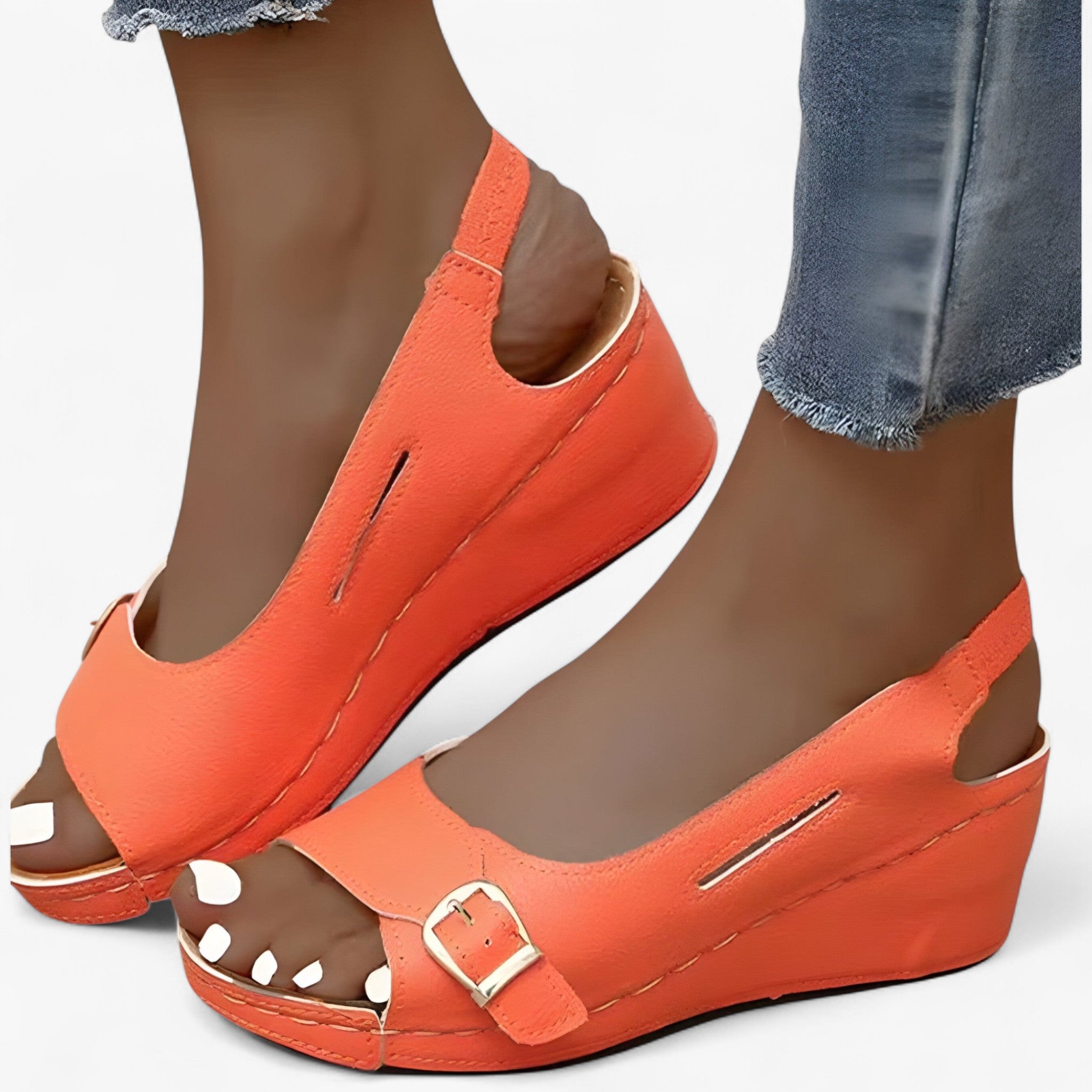 Sandalias cómodas para mujer en piel negra con cuña baja - ideales para el verano