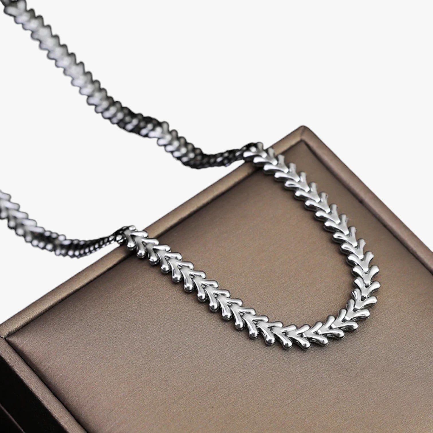 Collana Choker in acciaio inossidabile a forma di bottiglia Lana Donna - Colore acciaio - acciaio bottiglia choker collana collana choker donna elegant womens necklaces forma inossidabile Necklace NECKLACES Necklaces for Women - Concept Palermo