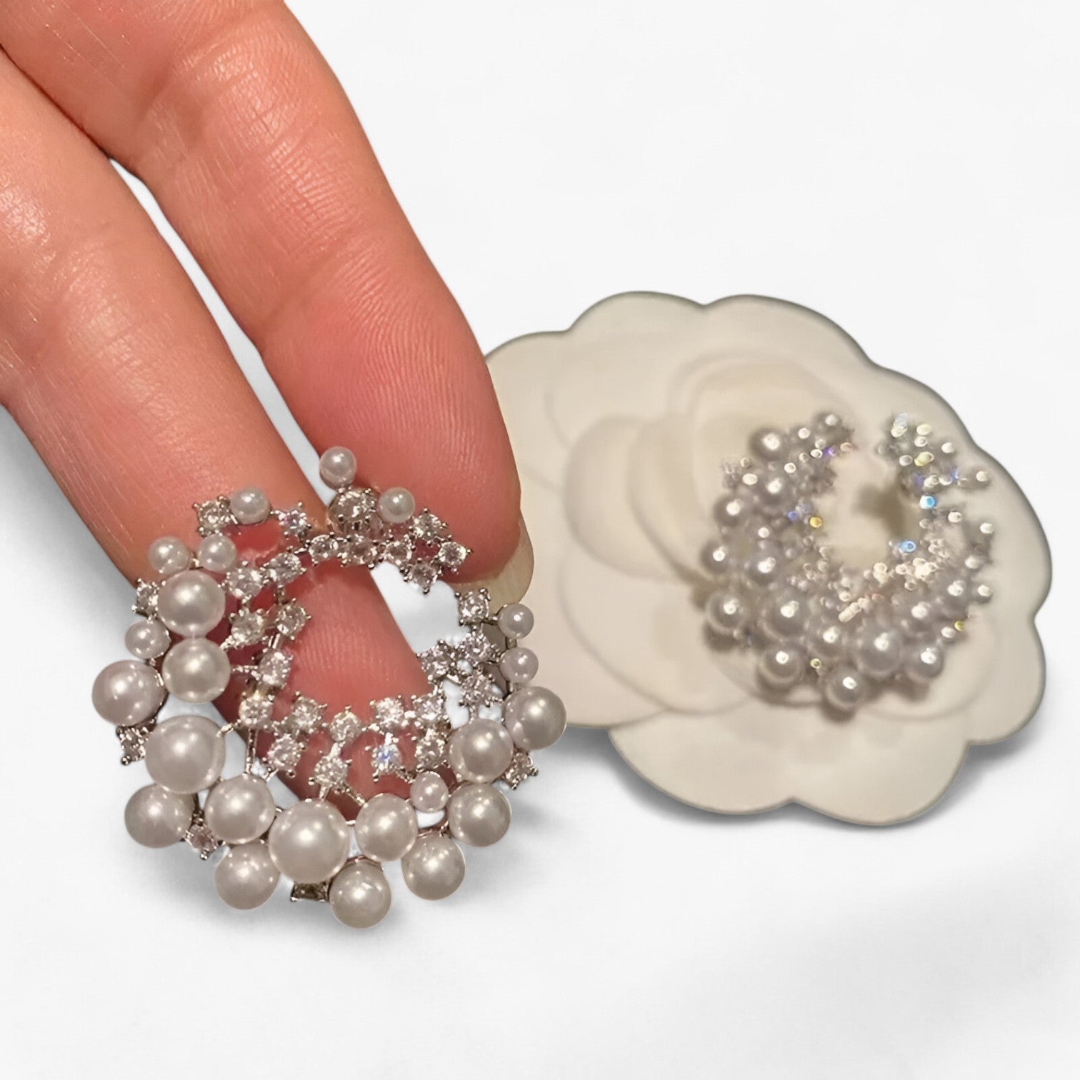 Orecchini a cerchio in argento con perle e zirconi in stile retro luxe - - Accessories Jewelry cerchio EARRINGS jewelry luxe orecchini orecchini cerchio perle retro stile - Concept Palermo