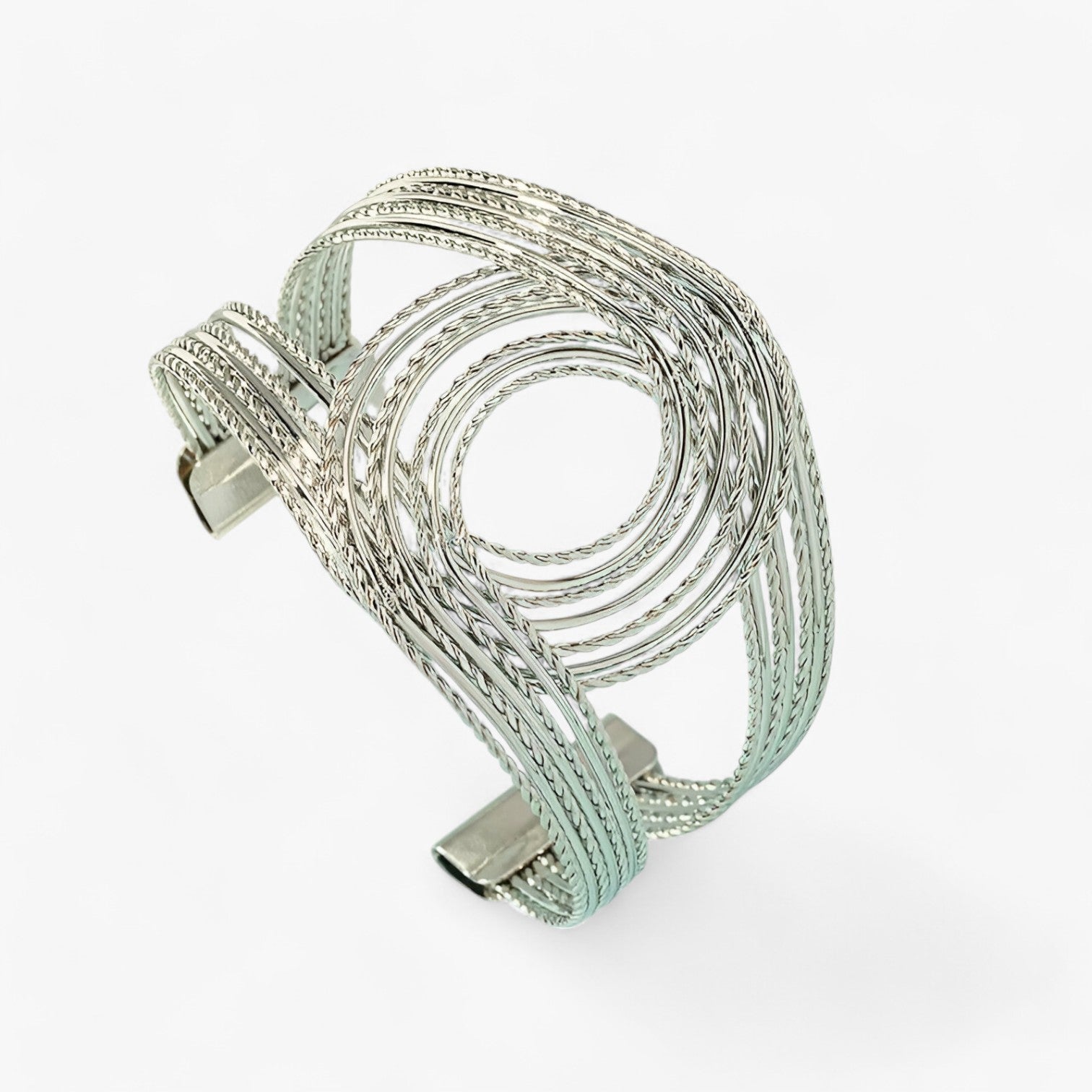 Bracciale Cuff Metallico a Doppia C Incisa – Bracciale di Tendenza per Donna - - Accessories Jewelry bracciale bracciale cuff BRACELETS cuff donna doppia incisa jewelry metallico - Concept Palermo
