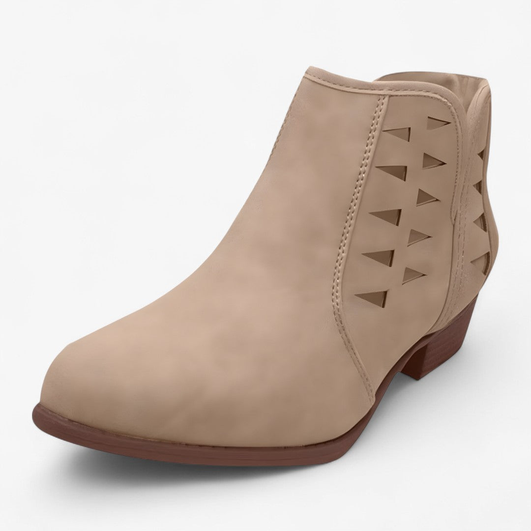 Stivaletti bianchi in maglia traforata stile western Pelle - Beige - bianchi BOOTS Boots & Shoes maglia pelle shoes shoes for women Shoes women stile stivaletti stivaletti bianchi traforata womens shoes - Concept Palermo