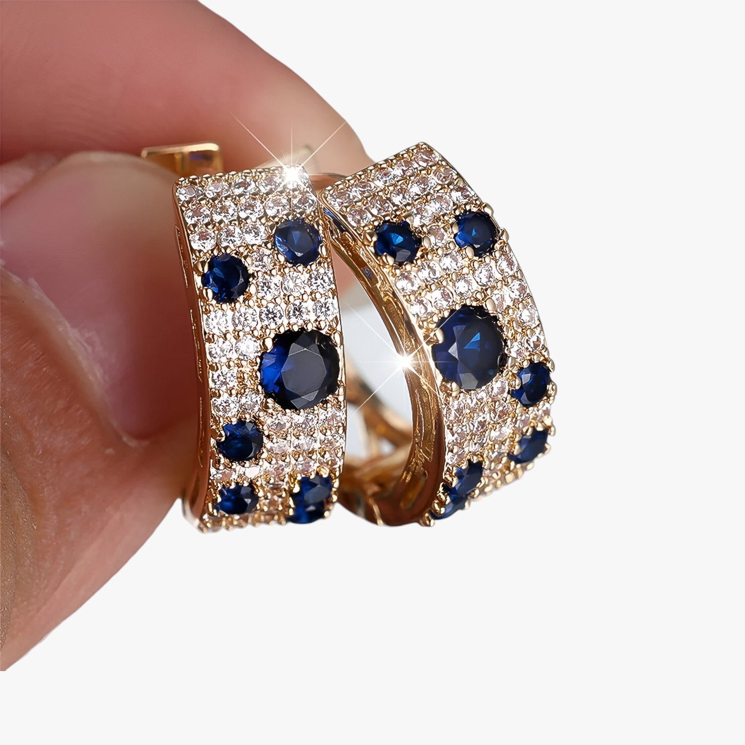 Orecchini in zirconia dorata – Splendido stile per donne Donna - - Accessories Jewelry donna donne dorata EARRINGS jewelry orecchini orecchini zirconia splendido stile - Concept Palermo