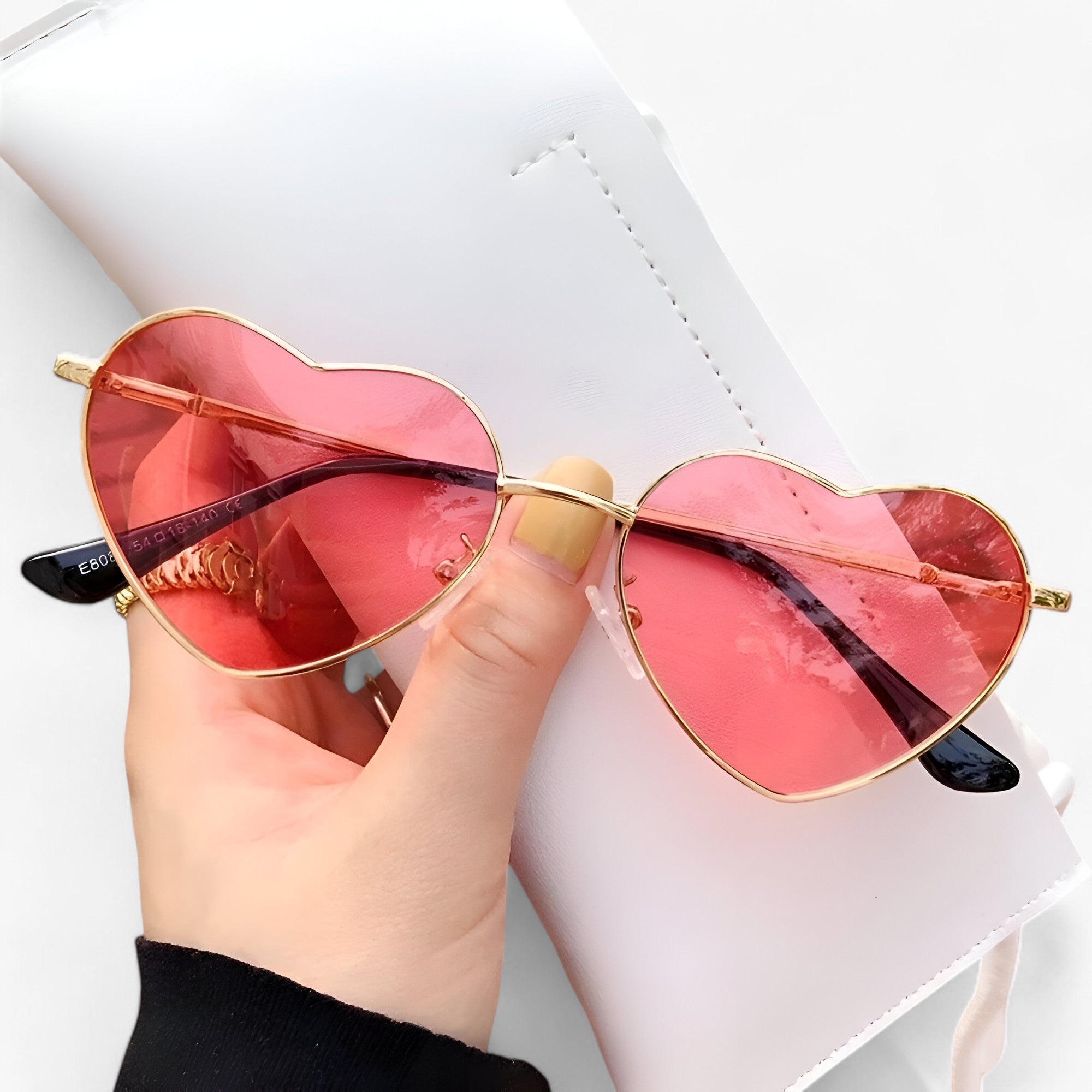 Occhiali da sole a forma di cuore con gradiente - Colori chiari e acidi - - acidi chiari colori cuore forma gradiente occhiali occhiali sole sun glasses WOMEN womens fashion - Concept Palermo