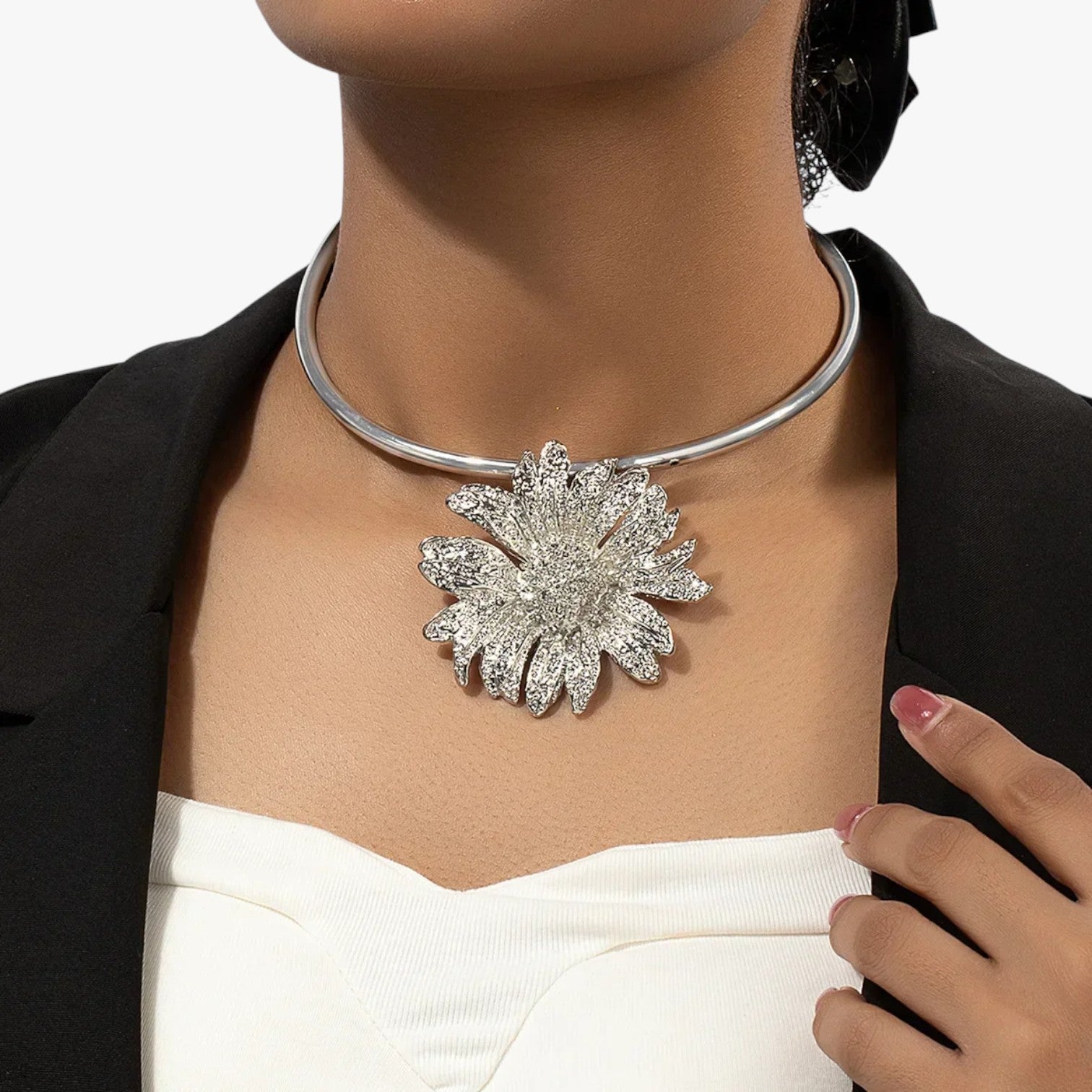 Collana con ciondolo a forma di girasole Uomo - - ciondolo collana collana ciondolo elegant womens necklaces forma girasole jewelry necklace NECKLACES Necklaces for Women uomo - Concept Palermo