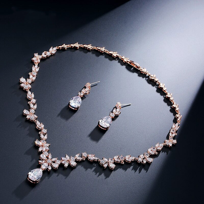 Set Gioielli Donna con Cristalli Bianchi e Perle - Collana e Orecchini Eleganti - Oro Rosa - cristalli donne gioielli gioielli cristalli jewelry necklace Necklaces for Women perle - Concept Palermo