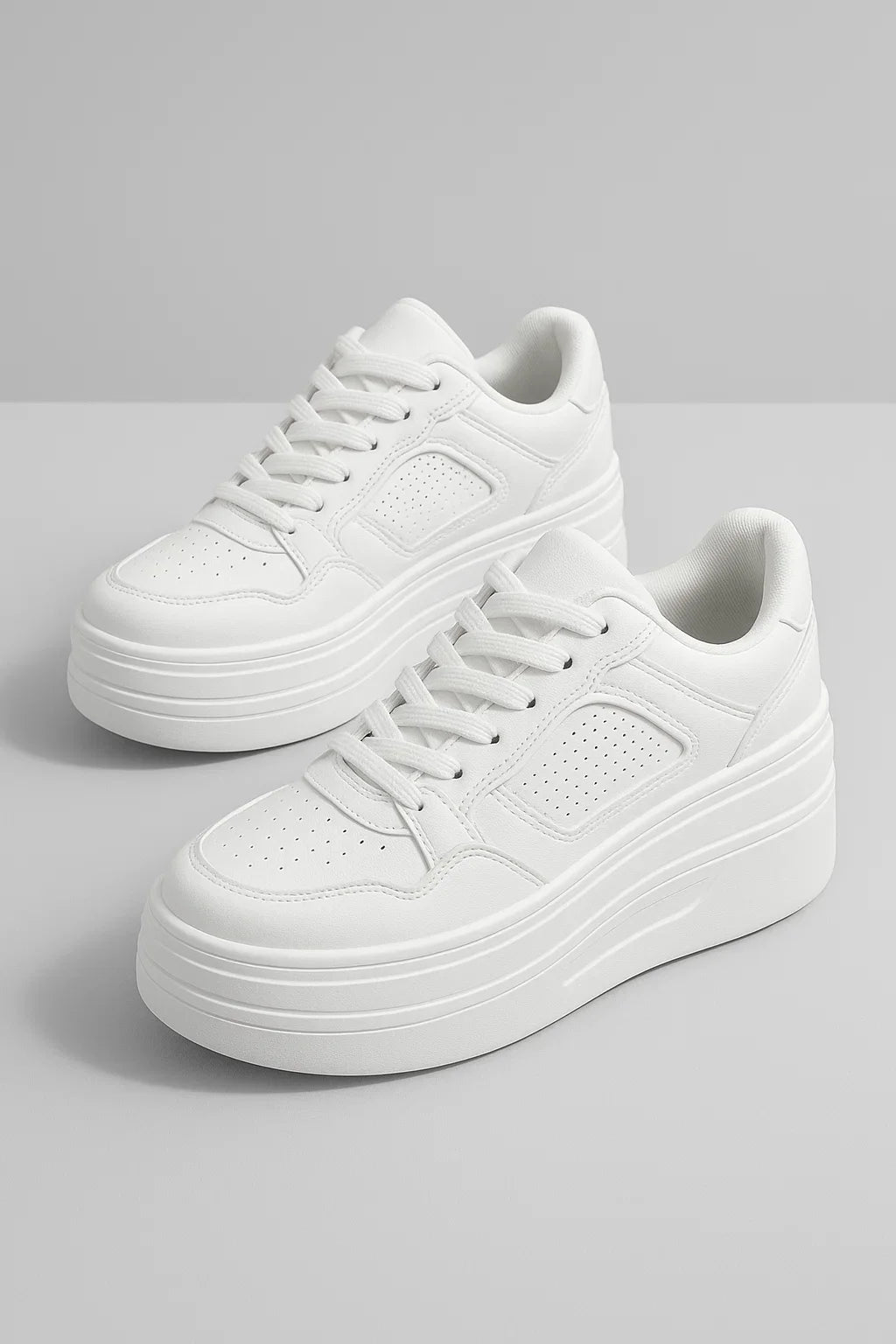 Sneakers Donna Bianche Sneakers a Forma Piatta in Materiale Sintetico - 40 - bianche donna forma materiale piatta shoes sintetico sneakers white shoes white sneakers - Concept Palermo