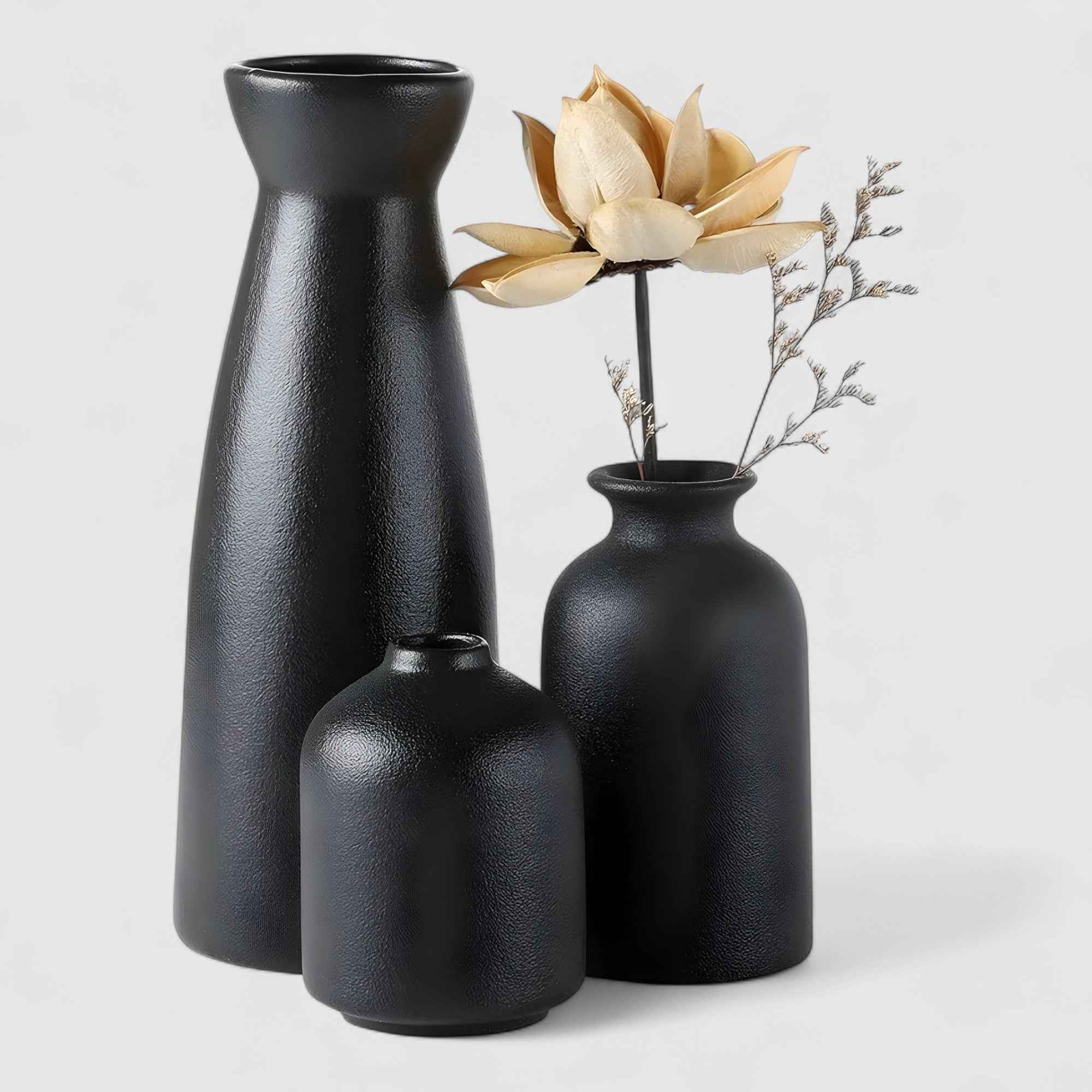 Set di 3 Vasi Decorativi Moderni in Ceramica Bianca per Soggiorno - Noir - accessoires décoratifs cross-from-marche-lino-15396452270429 céramique céramique de luxe décoration de maison décoration intérieure ensemble ensemble vases fleurs sèches New-google style bohème vases vases design vases en céramique vases modernes éléments naturels - Concept Palermo