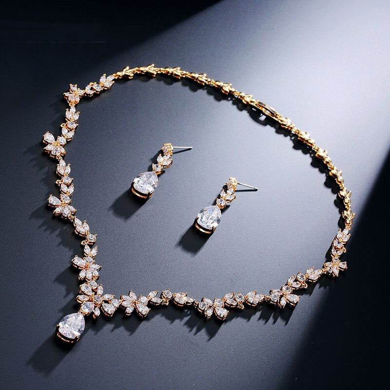 Set Gioielli Donna con Cristalli Bianchi e Perle - Collana e Orecchini Eleganti - - cristalli donne gioielli gioielli cristalli jewelry necklace Necklaces for Women perle - Concept Palermo