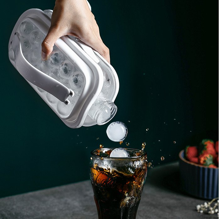 IceGrid - Macchina per cubetti di ghiaccio 2-in-1 per bottiglie - - bottiglie cubetti ghiaccio home & garden Ice cube Ice maker Ice maker bottle icegrid Kitchen Kitchenware macchina - Concept Palermo