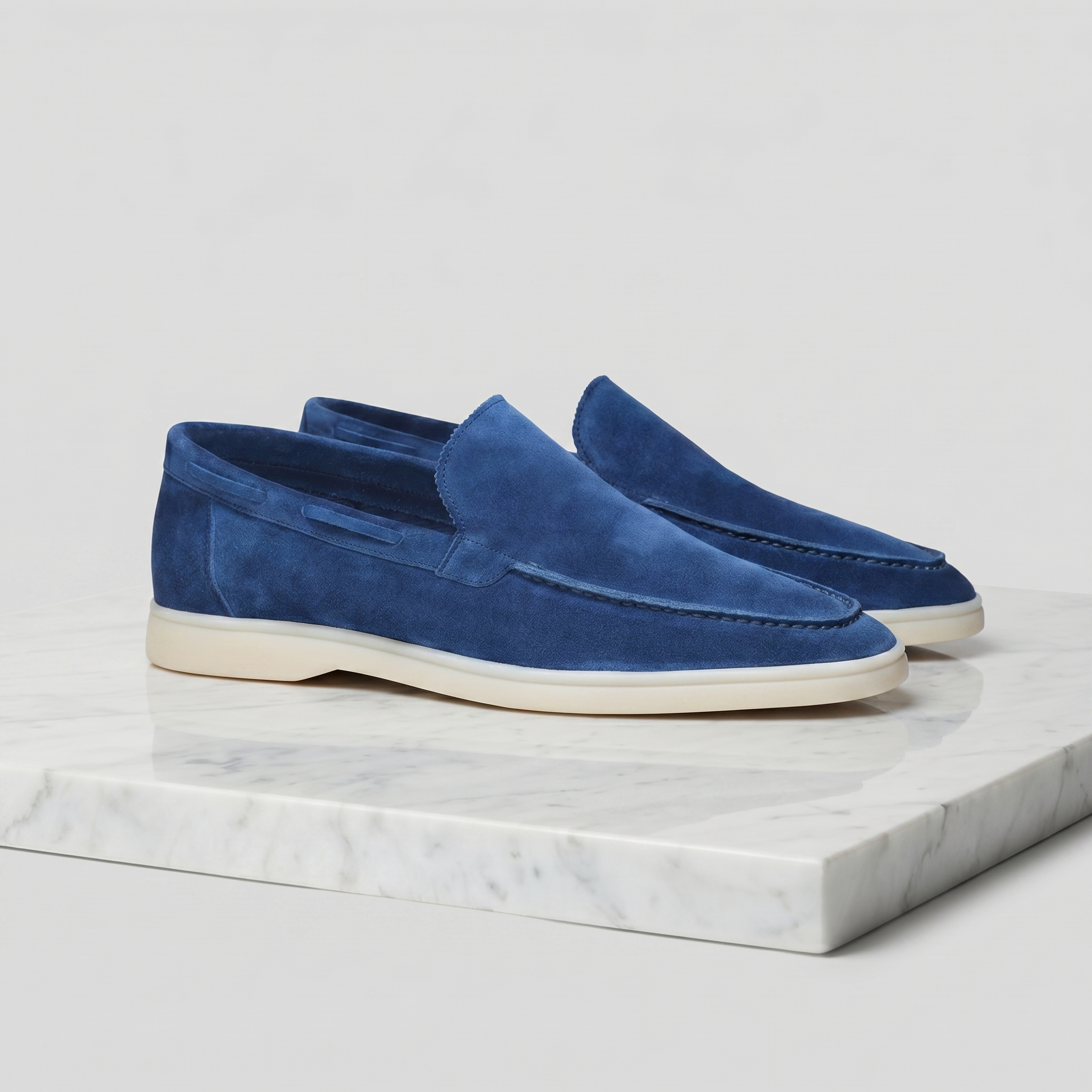 Mocassini Scamosciati Uomo: L'Eleganza Versatile per Ogni Look