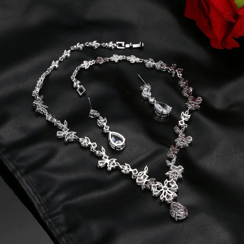 Set Gioielli Donna con Cristalli Bianchi e Perle - Collana e Orecchini Eleganti - - cristalli donne gioielli gioielli cristalli jewelry necklace Necklaces for Women perle - Concept Palermo