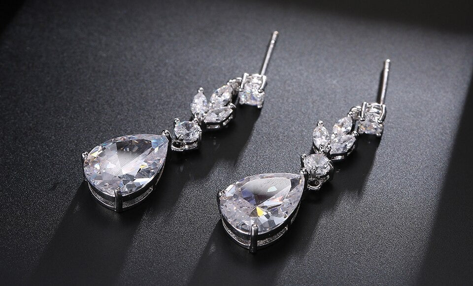 Set Gioielli Donna con Cristalli Bianchi e Perle - Collana e Orecchini Eleganti - - cristalli donne gioielli gioielli cristalli jewelry necklace Necklaces for Women perle - Concept Palermo