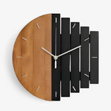 Grote houten wandklok voor de woonkamer in roodgoud