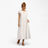 Elegante beige linnen jurk voor dames in grote maten voor zomerse ceremonies