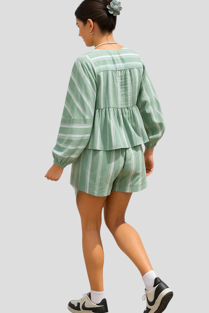 Completo Estivo a Righe per Donna - - abbigliamento estivo blusa leggera completo completo a righe completo due pezzi completo estivo completo estivo donna cotone traspirante donna estivo moda primavera estate outfit sets pantaloni corti donna righe set blusa e pantaloni stile casual - Concept Palermo