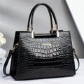 Bolso bandolera de mujer negro brillante efecto cocodrilo, elegante con correa ajustable