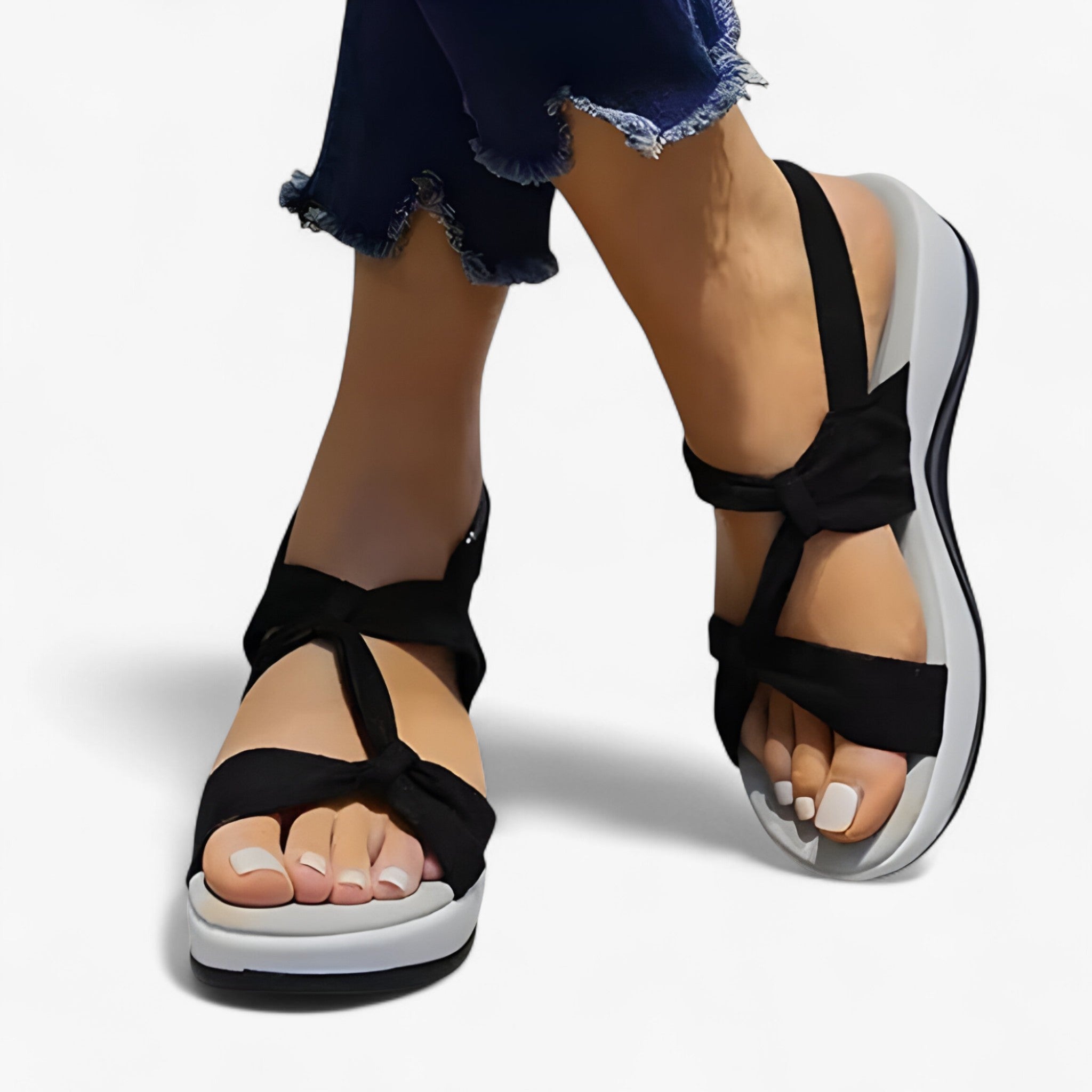 Sandalias de verano cómodas para mujer en piel negra con cuña baja