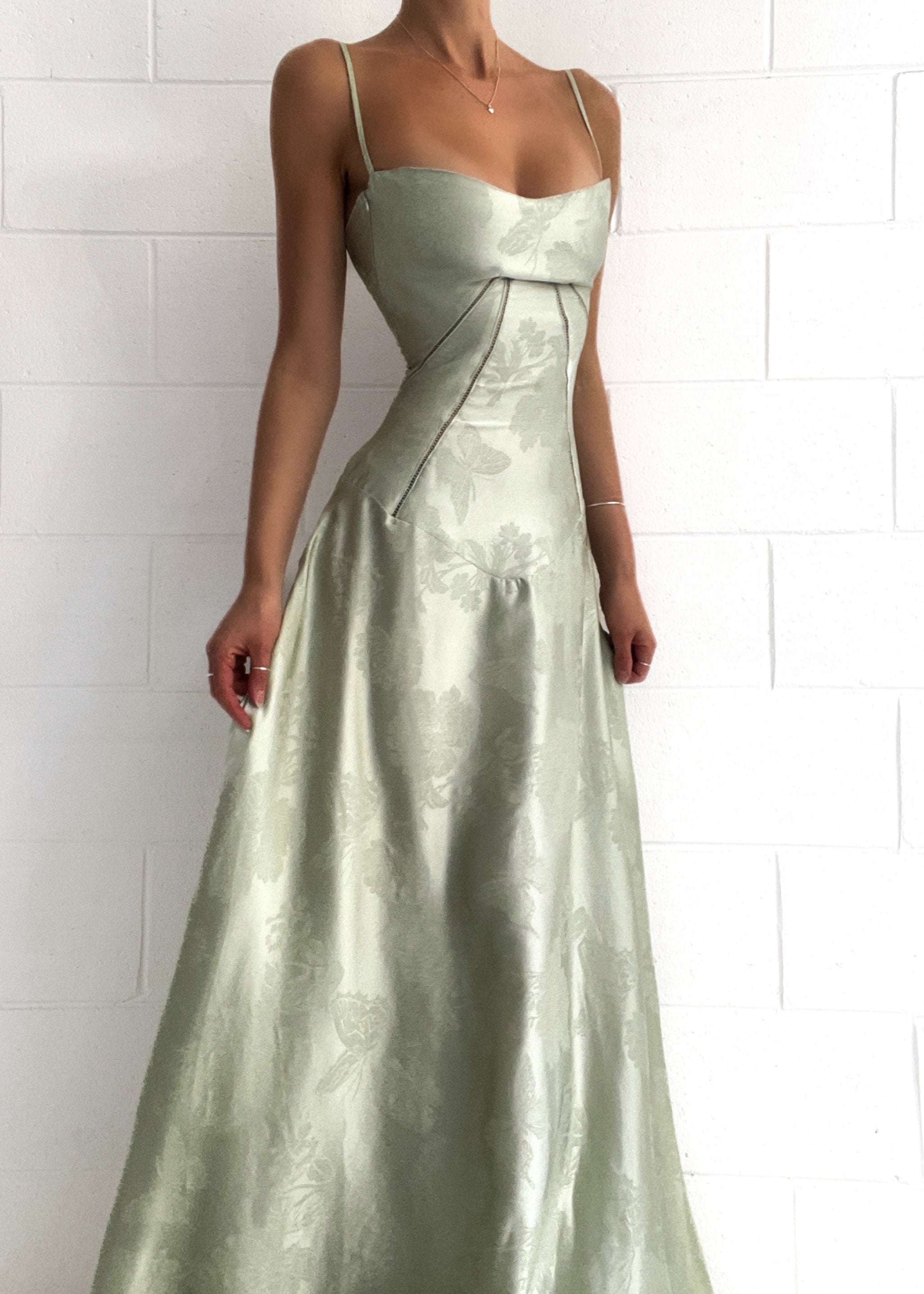 Abito da Sera Lungo Floreale Donna - - abbigliamento formale abiti da sera abito abito da sera abito elegante abito floreale abito lungo abito romantico abito sera dettagli raffinati donna floreale moda donna sera serate speciali vestito matrimonio - Concept Palermo