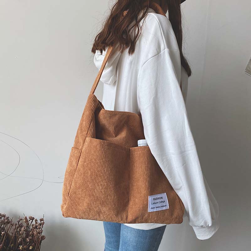 Borsa Tracolla Donna in Velluto Nero Elegante con Catena Oro - - accessori moda borsa borsa a tracolla borsa elegante borsa in velluto borsa nera borsa piccola da donna borsa tracolla borse a mano borse casual borse di lusso design senza tempo donna organizzatore borsa tracolla velluto - Concept Palermo