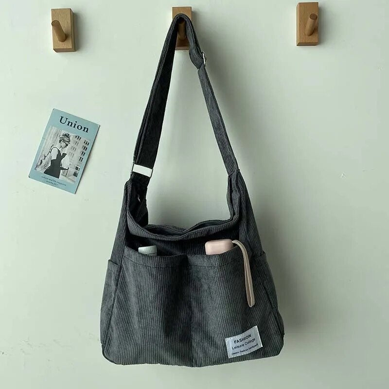 Borsa Tracolla Donna in Velluto Nero Elegante con Catena Oro - Grigio - accessori moda borsa borsa a tracolla borsa elegante borsa in velluto borsa nera borsa piccola da donna borsa tracolla borse a mano borse casual borse di lusso design senza tempo donna organizzatore borsa tracolla velluto - Concept Palermo