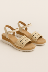 Sandalen met lichte sleehak en gevlochten details