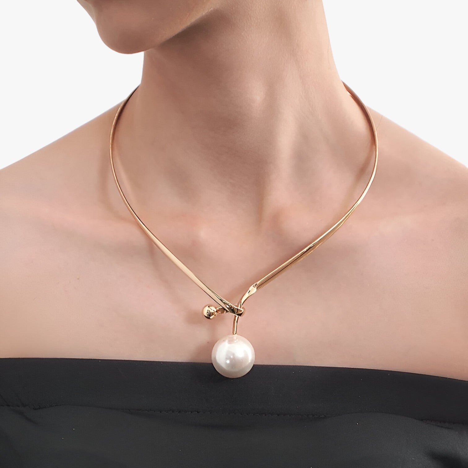 Choker con pendente a forma di perla per un look raffinato Donna - - choker choker pendente donna elegant womens necklaces Fashion Necklaces forma jewelry look Necklace Necklaces for Women pendente perla - Concept Palermo