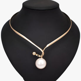 Choker con pendente a forma di perla per un look raffinato Donna - Colore Dorato - choker choker pendente donna elegant womens necklaces Fashion Necklaces forma jewelry Linen look Necklace Necklaces for Women pendente perla Women - Concept Palermo