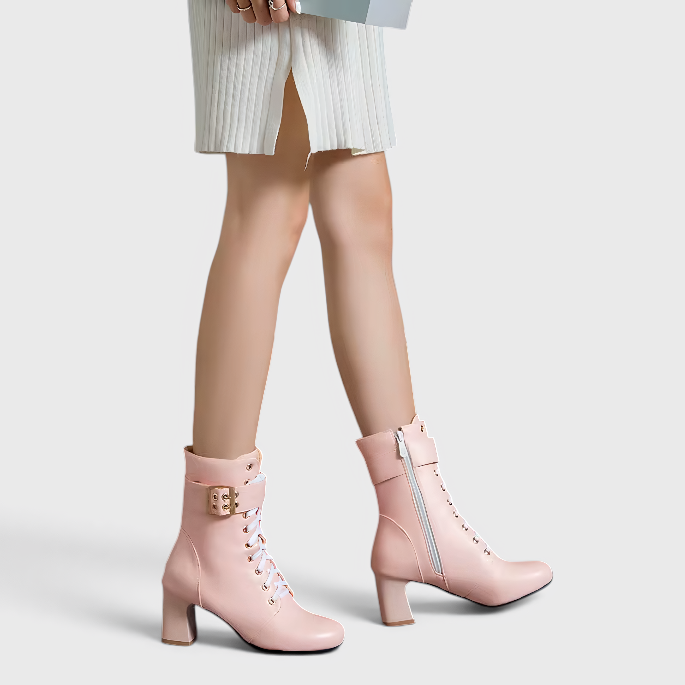 Botines al tobillo con cordones y correa ajustable