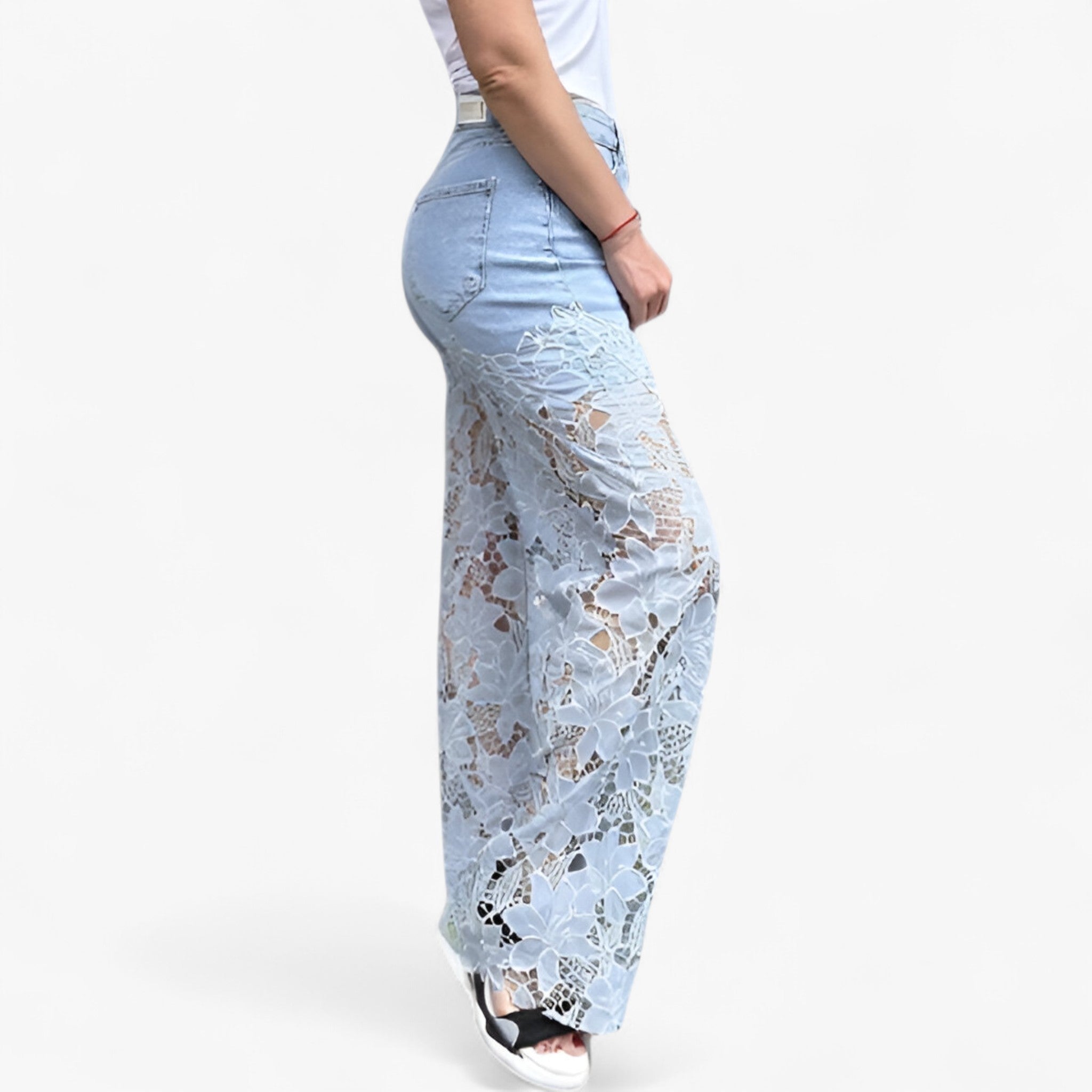 Jeans Donna in Denim con Patches Pizzo Floreale - Vestibilità Skinny - - abbigliamento casual abbigliamento chic capo versatile denim donna džínové džíny jeans jeans con pizzo jeans donna jeans trendy moda femminile pantaloni in denim pants patches pizzo stile moderno - Concept Palermo