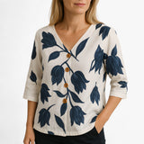 Damesbloes met bloemenmotief