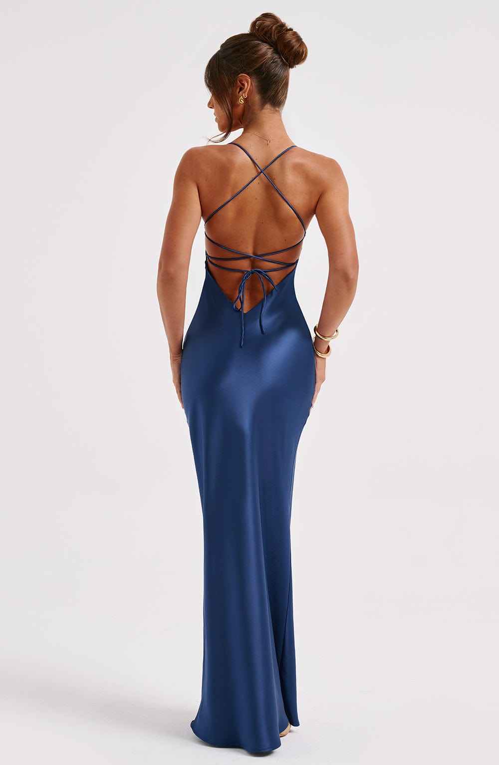 Abito lungo da donna realizzato in elegante raso, morbido poliestere, perfetto