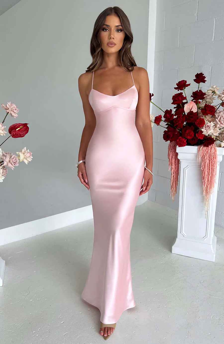 Abito lungo da donna realizzato in elegante raso, morbido poliestere, perfetto
